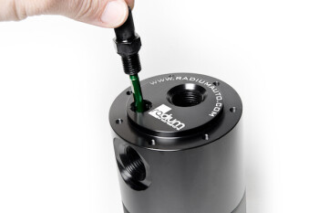 Competition oil catch can kit - VTE (vent to engine air intake) - tall 0,9 liter - universal